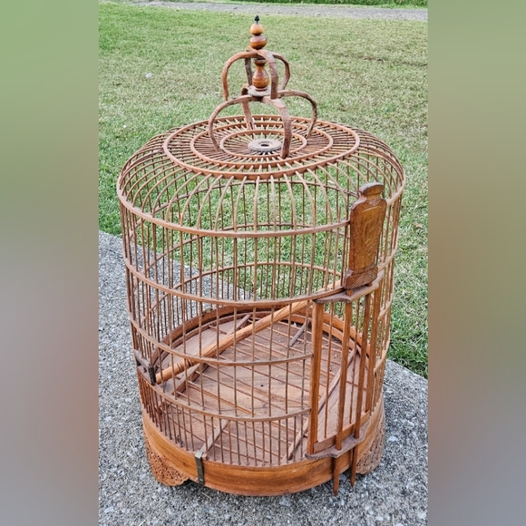 Beautiful Vintage Wooden Bird Cage - Picture 2 of 6